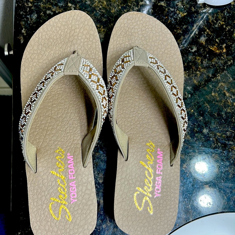 Skechers Tan Sparkly Yoga-Foam Flip Flops Sandals Size 9
